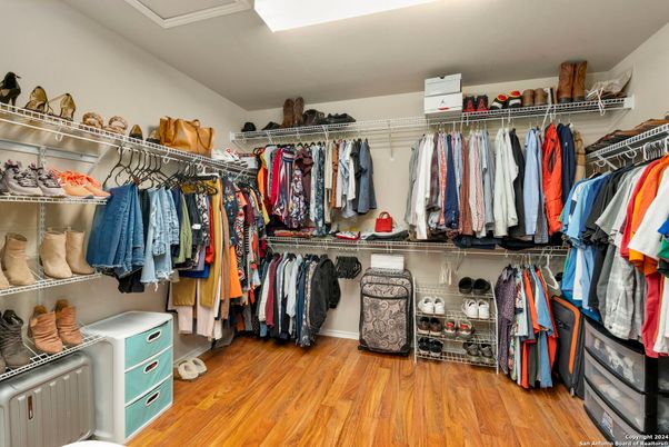 Interior, Walk-in Closets, Wood Texture Flooring