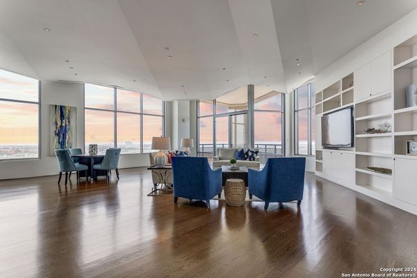 Dining room, Interior, Living room, Recessed Lighting, Wood Texture Flooring