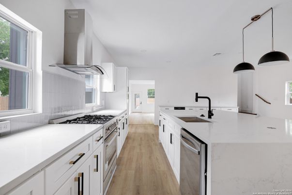 Interior, Kitchen, Pendant Lights, Wood Texture Flooring