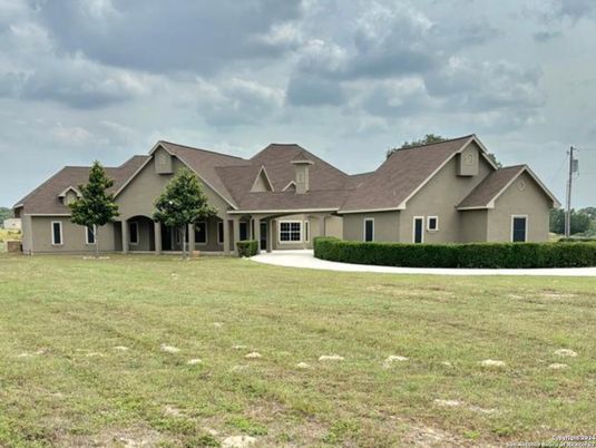 Backyard, Exterior, Facade, Ranch