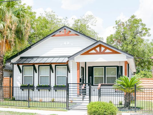 Exterior, Facade, American Craftsman