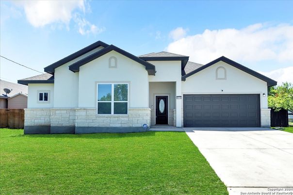 Attached, Exterior, Facade, Farmhouse