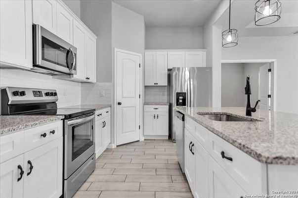 Interior, Kitchen, Pendant Lights, Stainless Steel Appliances