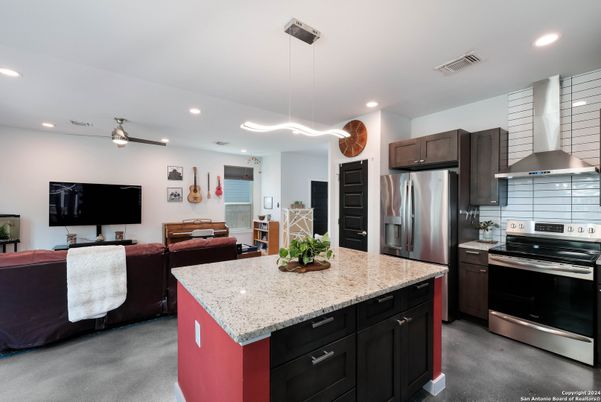 Interior, Kitchen, Living room, Pendant Lights, Recessed Lighting, Stainless Steel Appliances