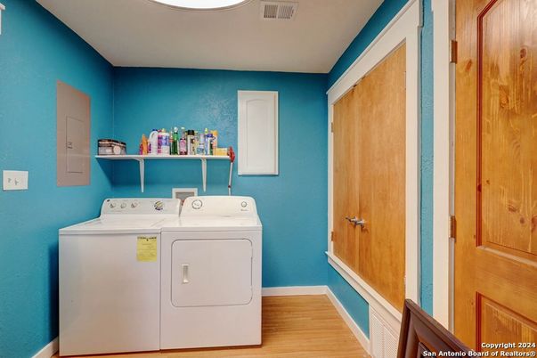 Interior, Washer, Wood Texture Flooring