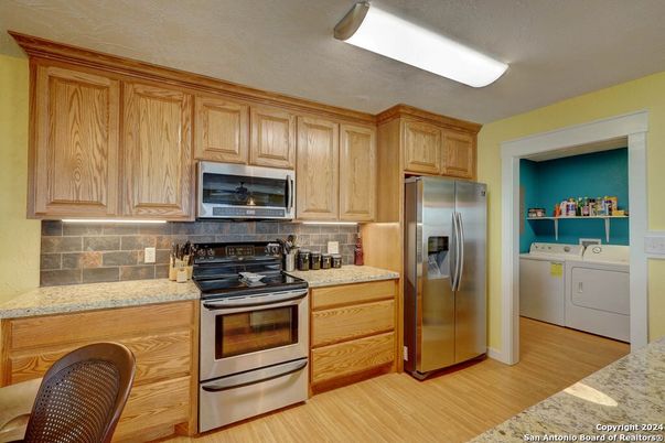 Interior, Kitchen, Washer, Wood Texture Flooring