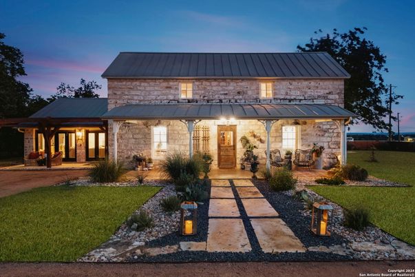 Backyard, Exterior, Facade, Modern