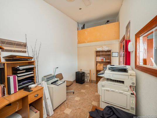 Home Office, Interior