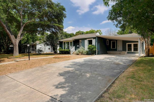 Backyard, Exterior, Facade, Ranch