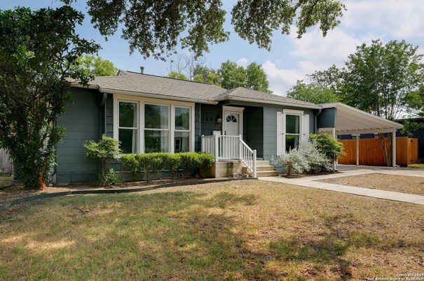 Backyard, Exterior, Facade, Ranch