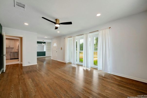 Empty room, Interior, Recessed Lighting, Wood Texture Flooring