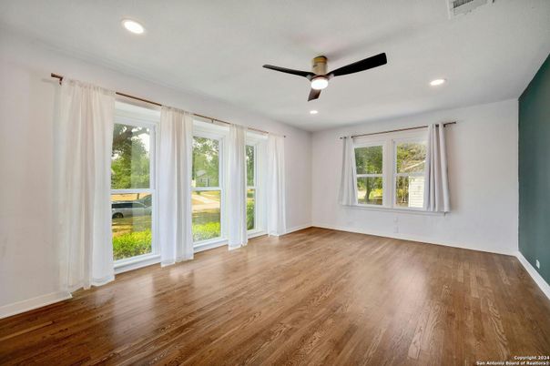 Empty room, Interior, Recessed Lighting, Wood Texture Flooring