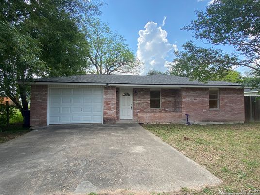 Attached, Exterior, Facade, Brick Facade, Ranch