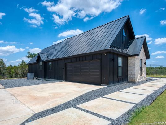 Attached, Exterior, Facade, Farmhouse