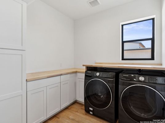 Interior, Washer, Wood Texture Flooring
