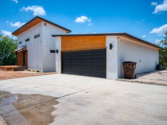 Detached Garage, Exterior