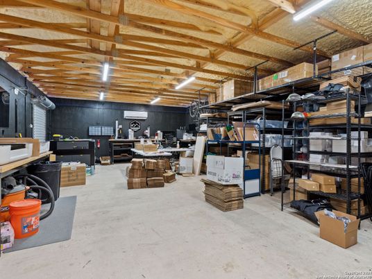 Garage, Interior, Wooden Beams