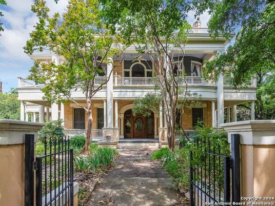 Exterior, Facade, Brick Facade, Queen Anne Victorian