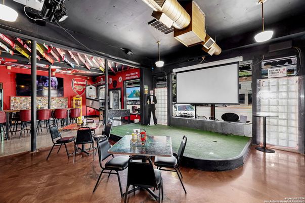Dining room, Interior, Pendant Lights, Projection Screen, Wood Texture Flooring