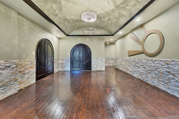 Interior, Pendant Lights, Recessed Lighting, Wood Texture Flooring