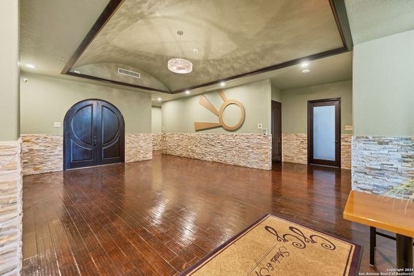 Interior, Pendant Lights, Recessed Lighting, Wood Texture Flooring