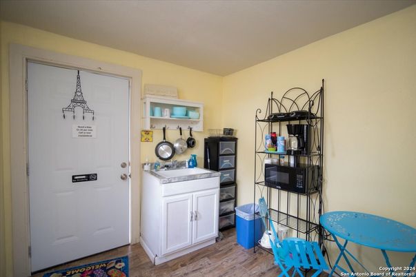 Interior, Kitchen, Washer, Wood Texture Flooring