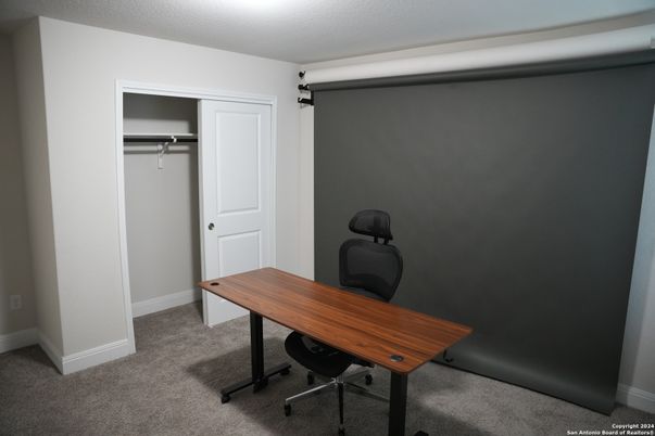 Home Office, Interior