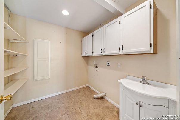 Bathroom, Interior, Recessed Lighting