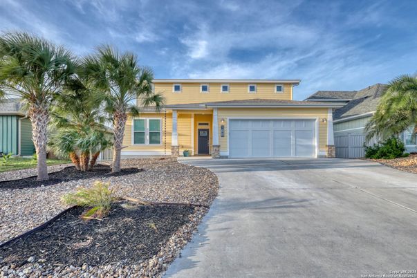 Attached, Exterior, Facade, Ranch