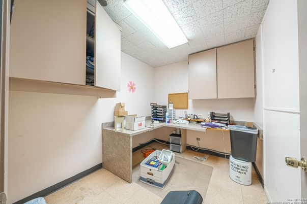 Home Office, Interior