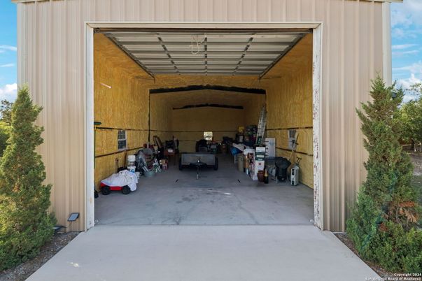 Exterior, Garage
