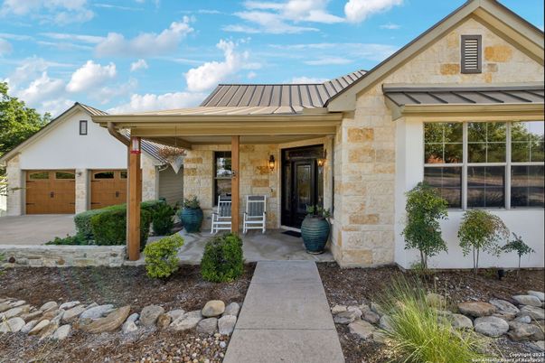 Attached, Exterior, Facade, Ranch