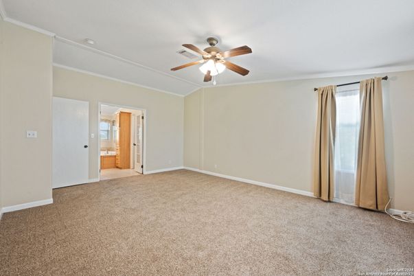 Empty room, Interior