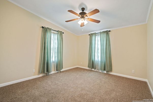 Empty room, Interior