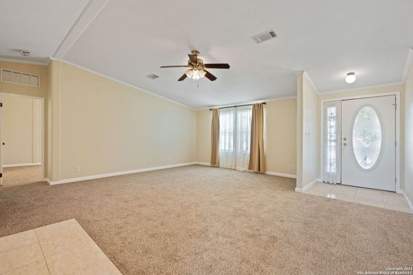 Empty room, Interior