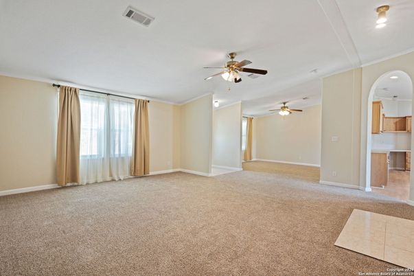 Empty room, Interior