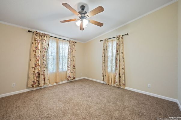 Empty room, Interior
