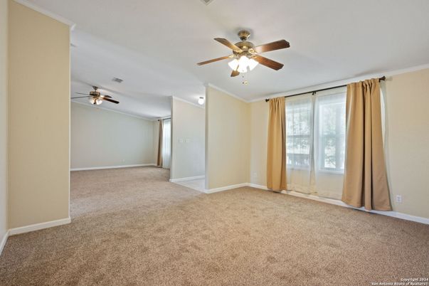 Empty room, Interior