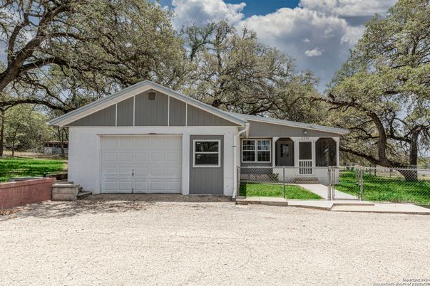 Attached, Exterior, Facade, Ranch