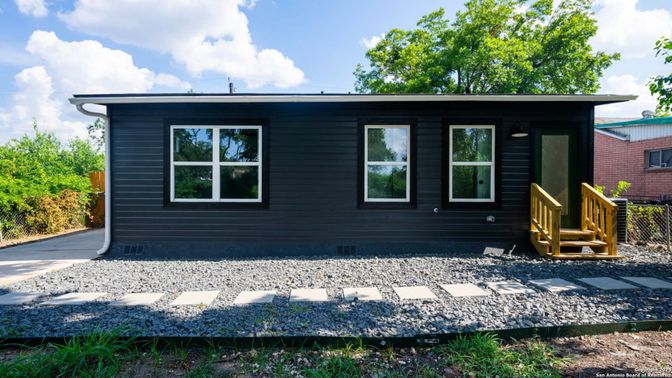 Exterior, Facade, None