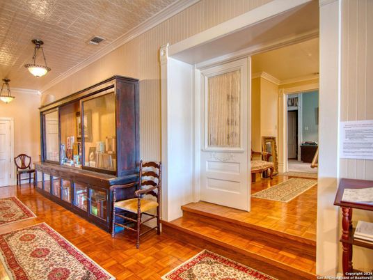 Interior, Pendant Lights, Wood Texture Flooring