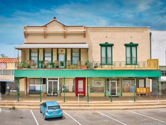 Exterior, Facade, Modern
