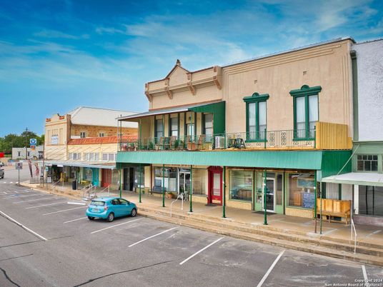 Exterior, Facade, Modern