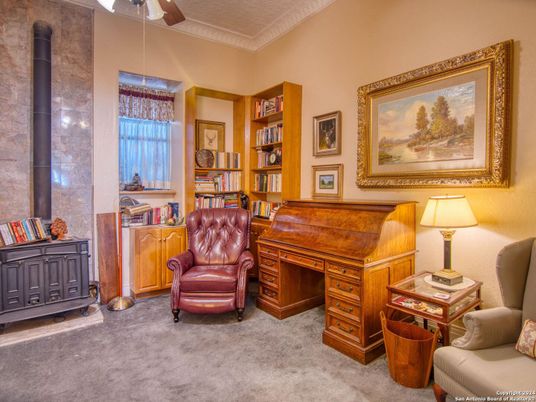 Home Office, Interior