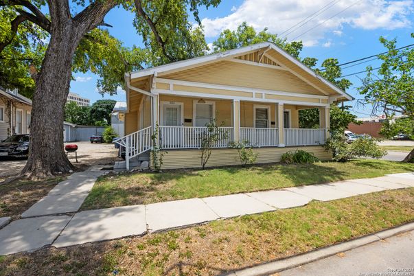 Exterior, Facade, American Craftsman