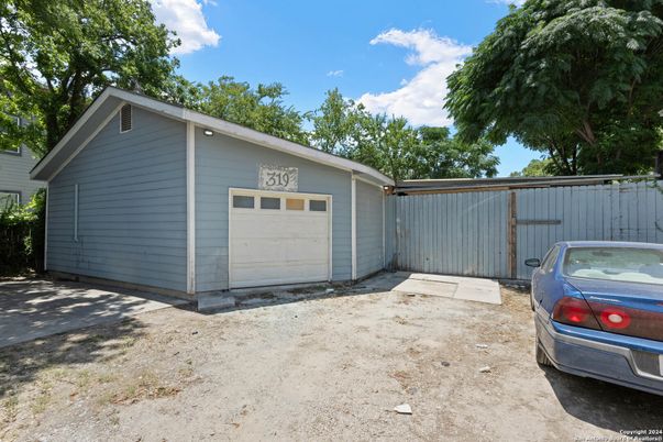Detached Garage, Exterior