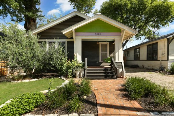 Exterior, Facade, American Craftsman