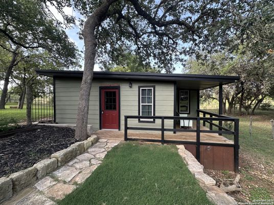Backyard, Exterior, Facade, Ranch