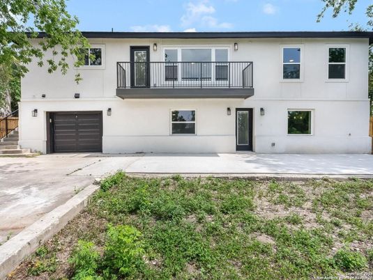 Attached, Exterior, Facade, Rowhouse
