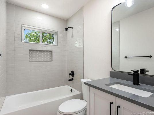 Bathroom, Interior, Recessed Lighting